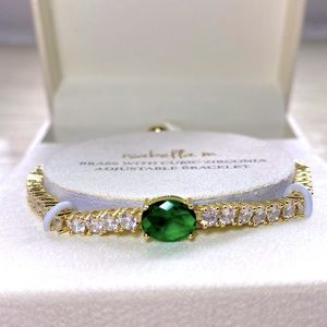 BRAND NEW Isabella M gold toned adjustable bracelet 😍 Box included 🎁
